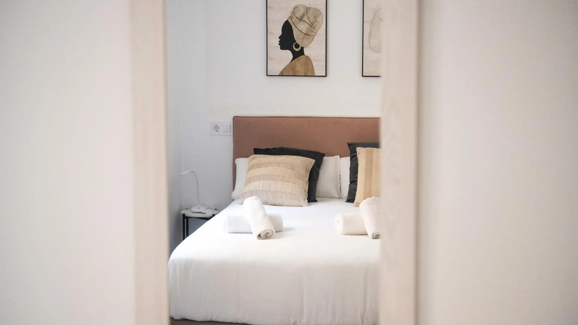 Magnificent- 2Bd 2Bth- City Center Malaga Apartment
