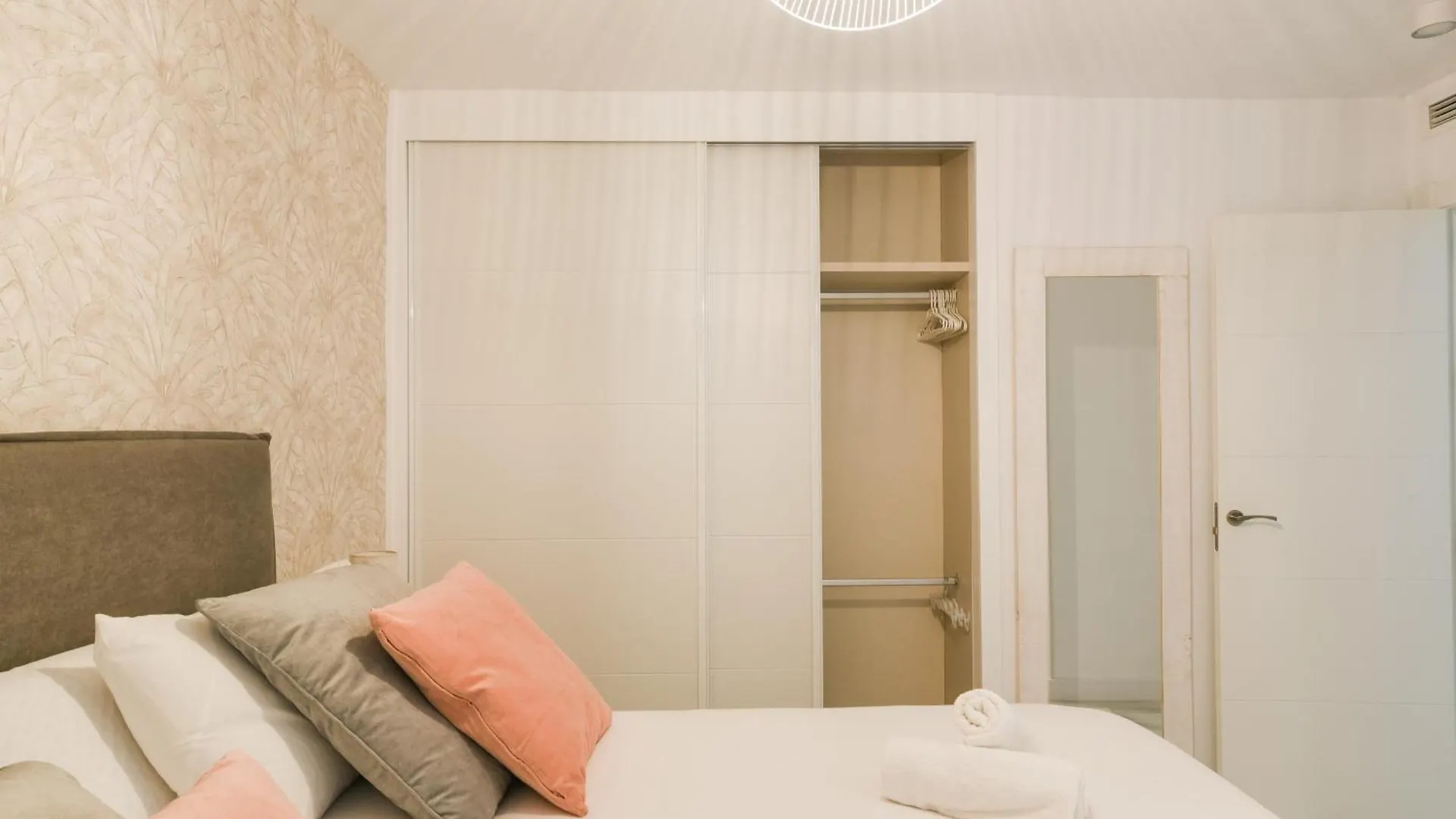 Apartment Magnificent- 2Bd 2Bth- City Center Malaga