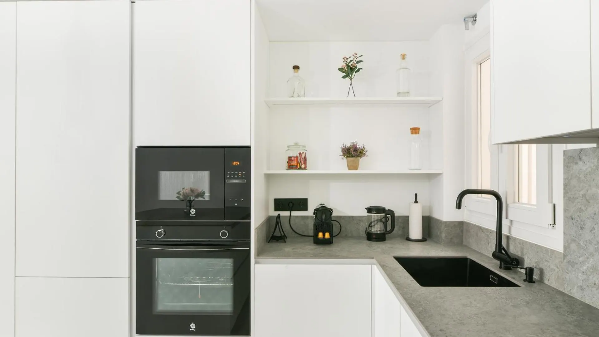 Apartment Magnificent- 2Bd 2Bth- City Center Malaga