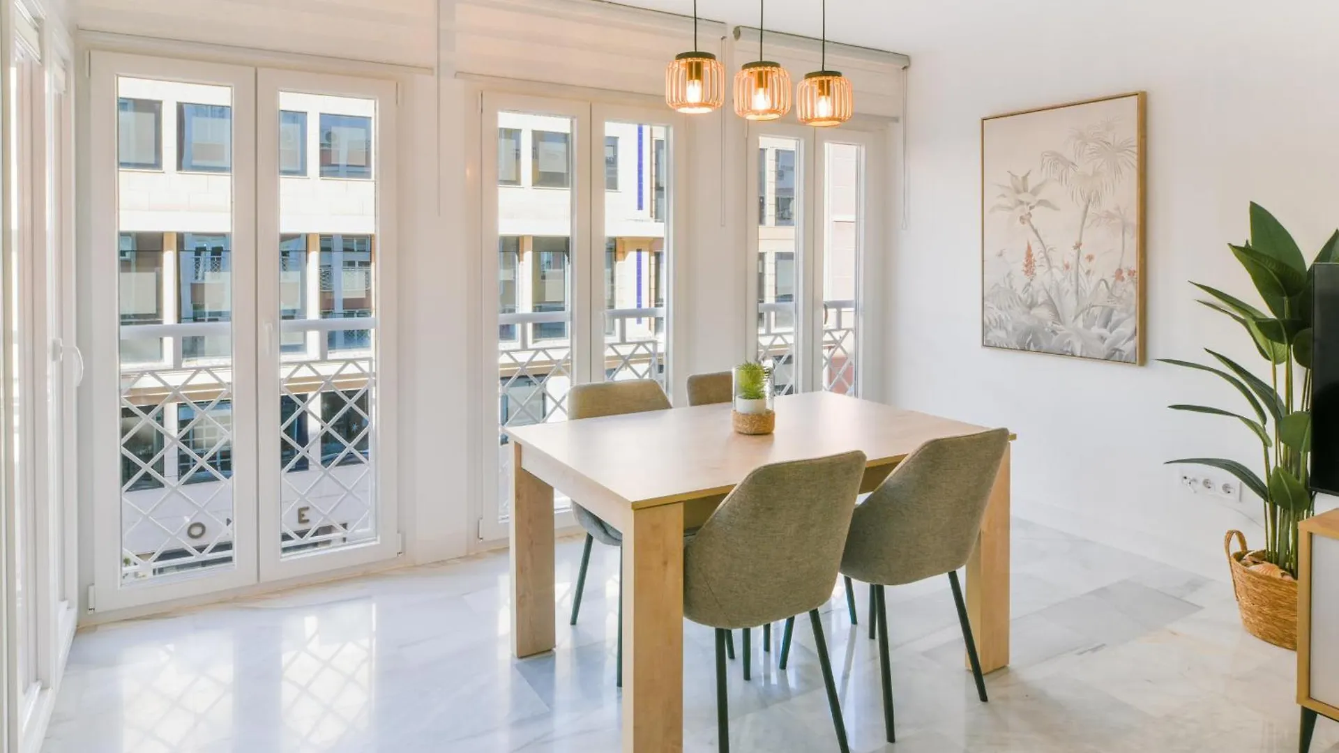 Magnificent- 2Bd 2Bth- City Center Malaga Apartment
