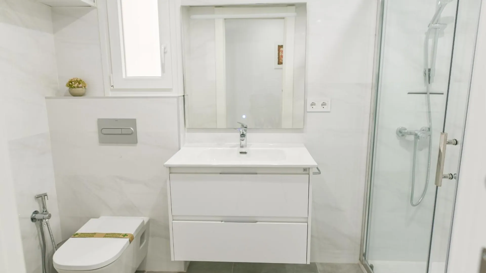 Daire Magnificent- 2Bd 2Bth- City Center Málaga